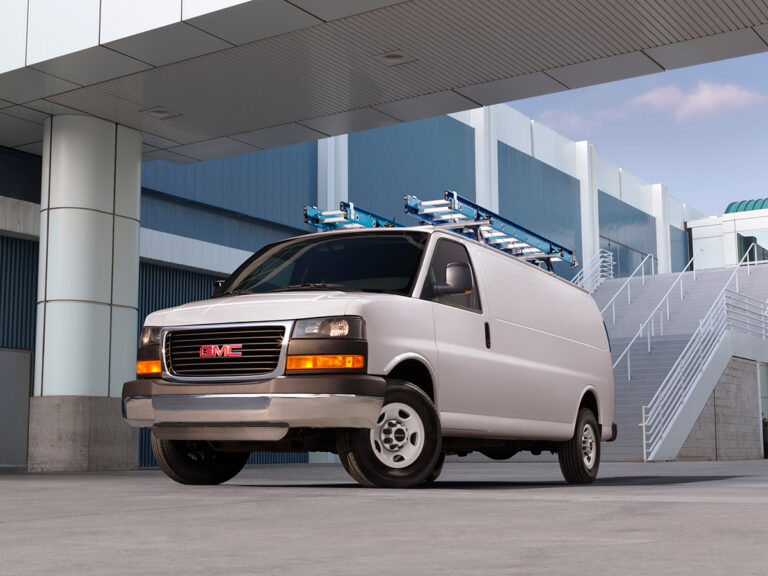 GMC Savana 2024