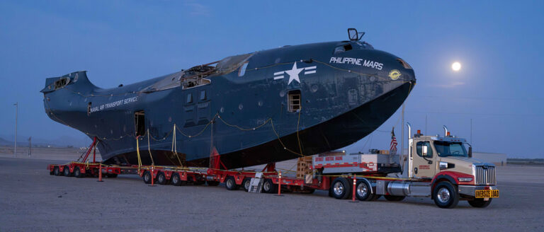 Western Star 49X protagoniza el histórico traslado del hidroavión Mars al Museo Pima del Aire y el Espacio